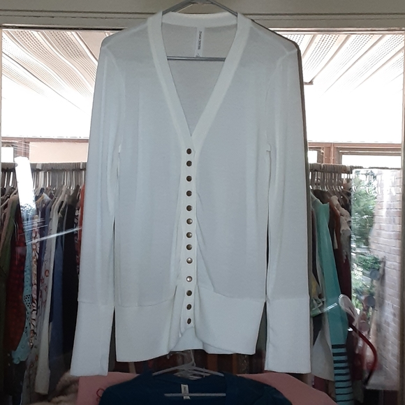 Sweaters - Picture 5 of 6